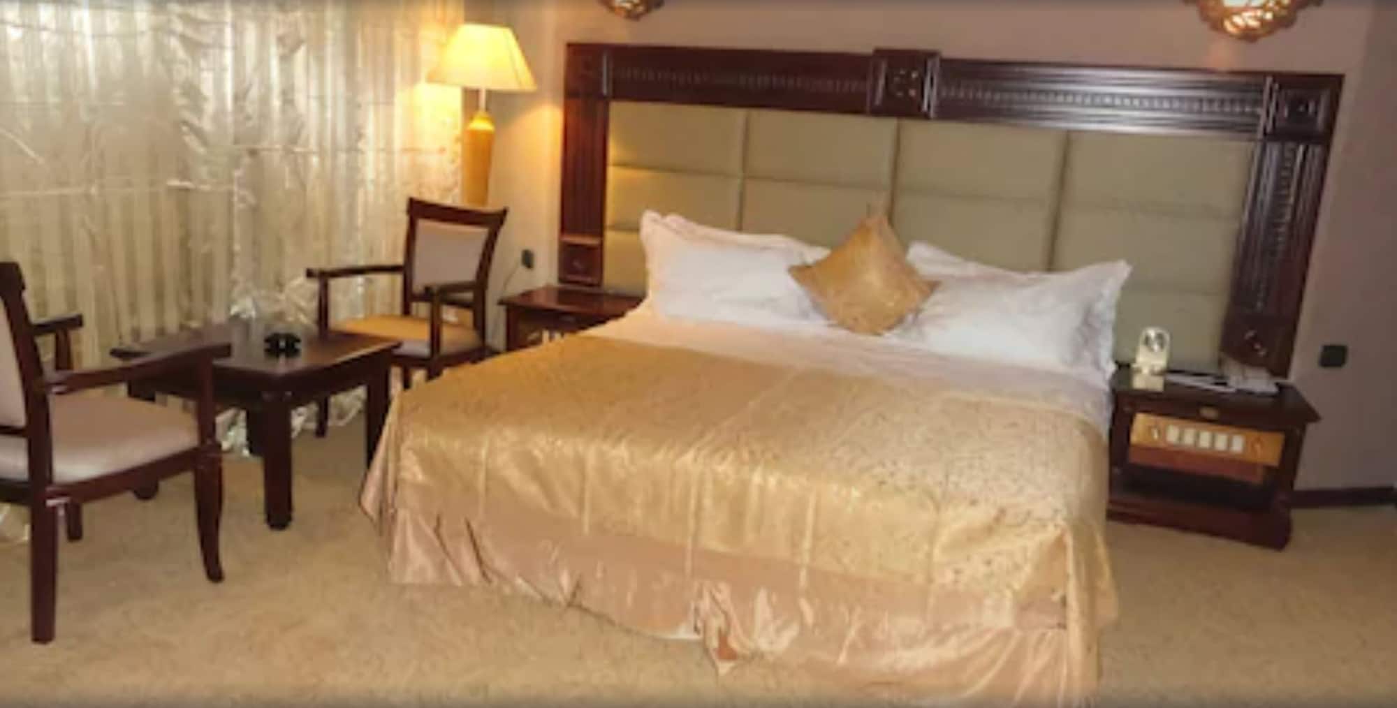 Deluxe, King Bed, Friendship International Hotel 3/4