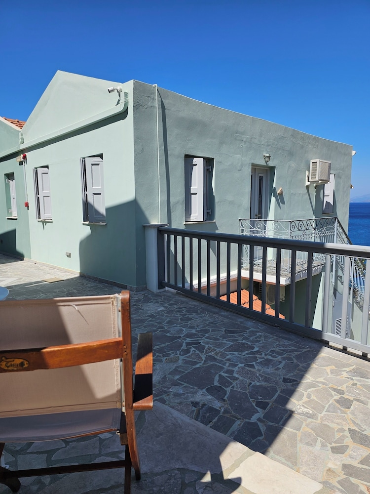 Niriides Apartaments in SYMI