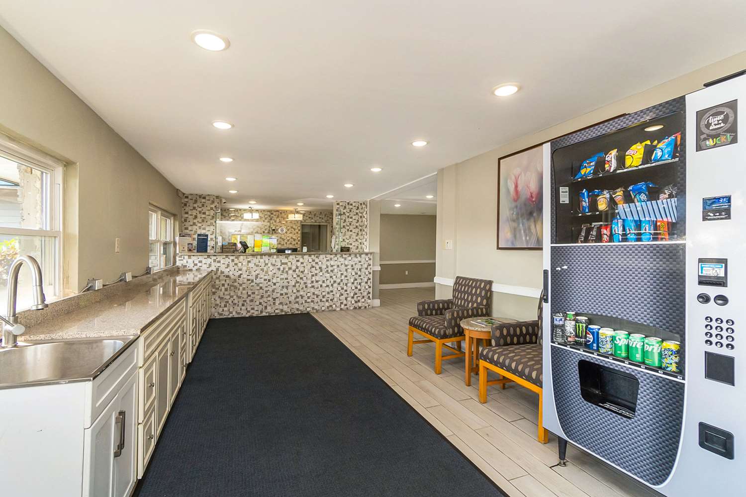 Days Inn by Wyndham Moosic 3/13