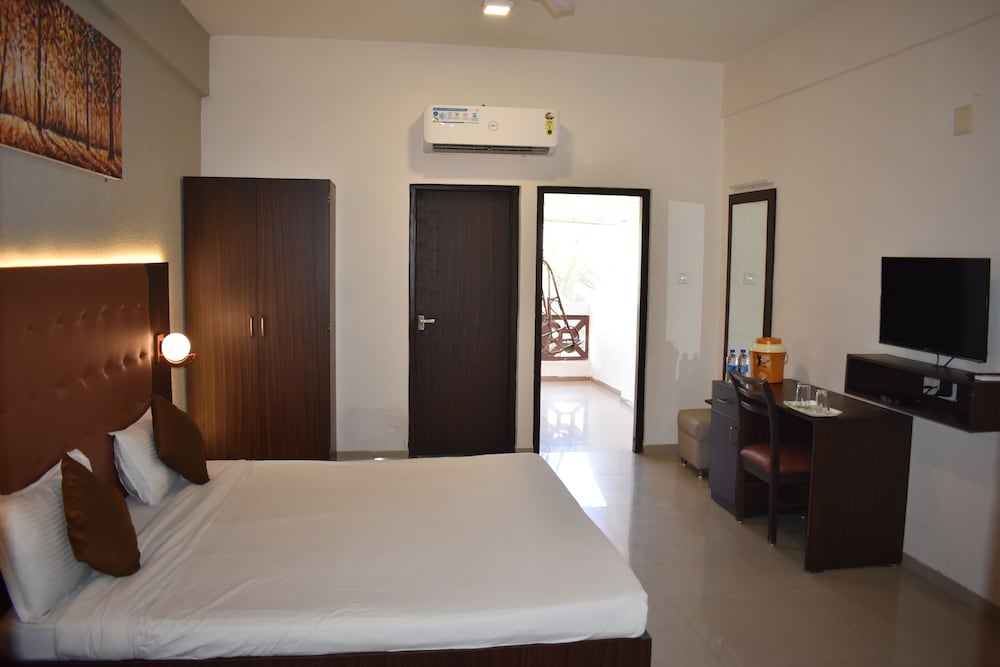Goverdhan Greens Resort Dwarka 16/50