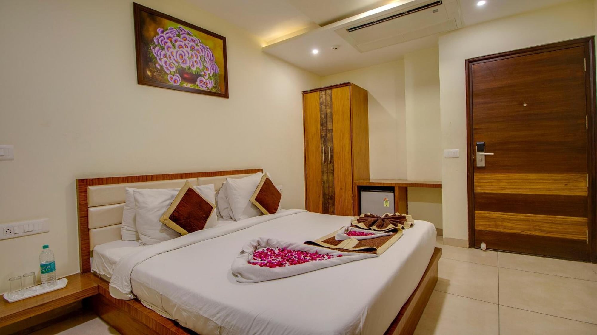 EXECUTIVE, DOUBLE BED