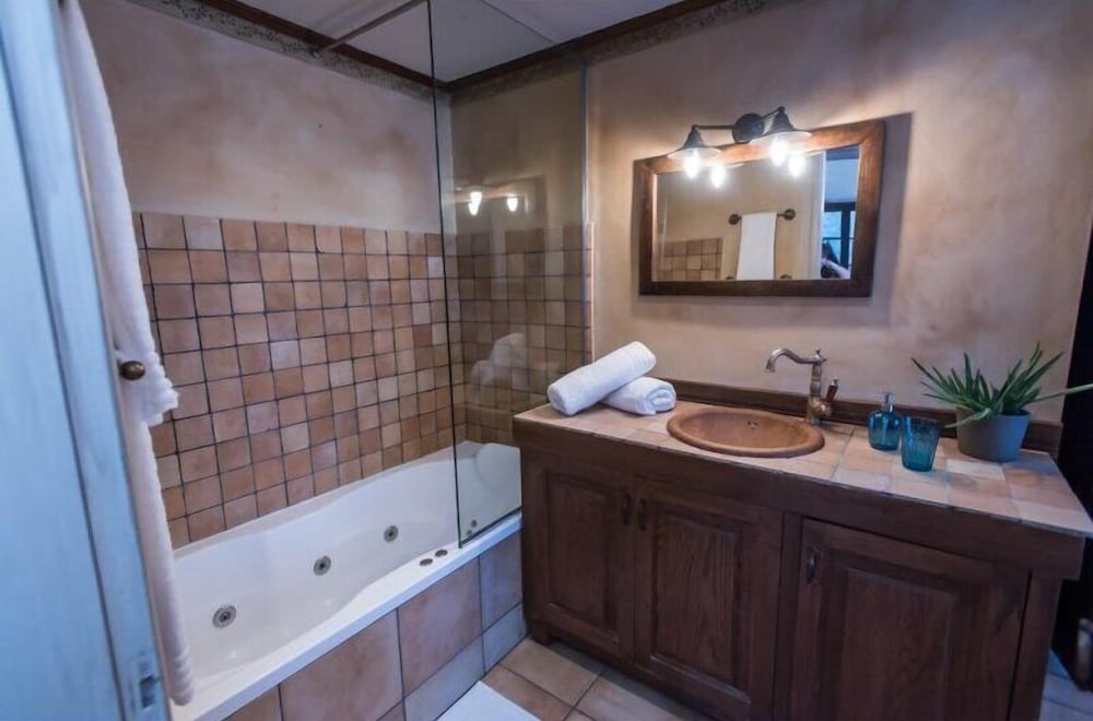 Epoches Luxury Suites 40/50