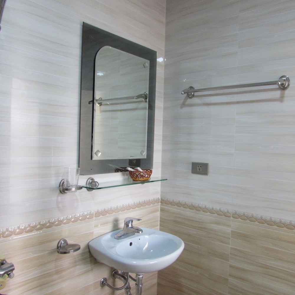 Viet Nhat Halong Hotel 27/61