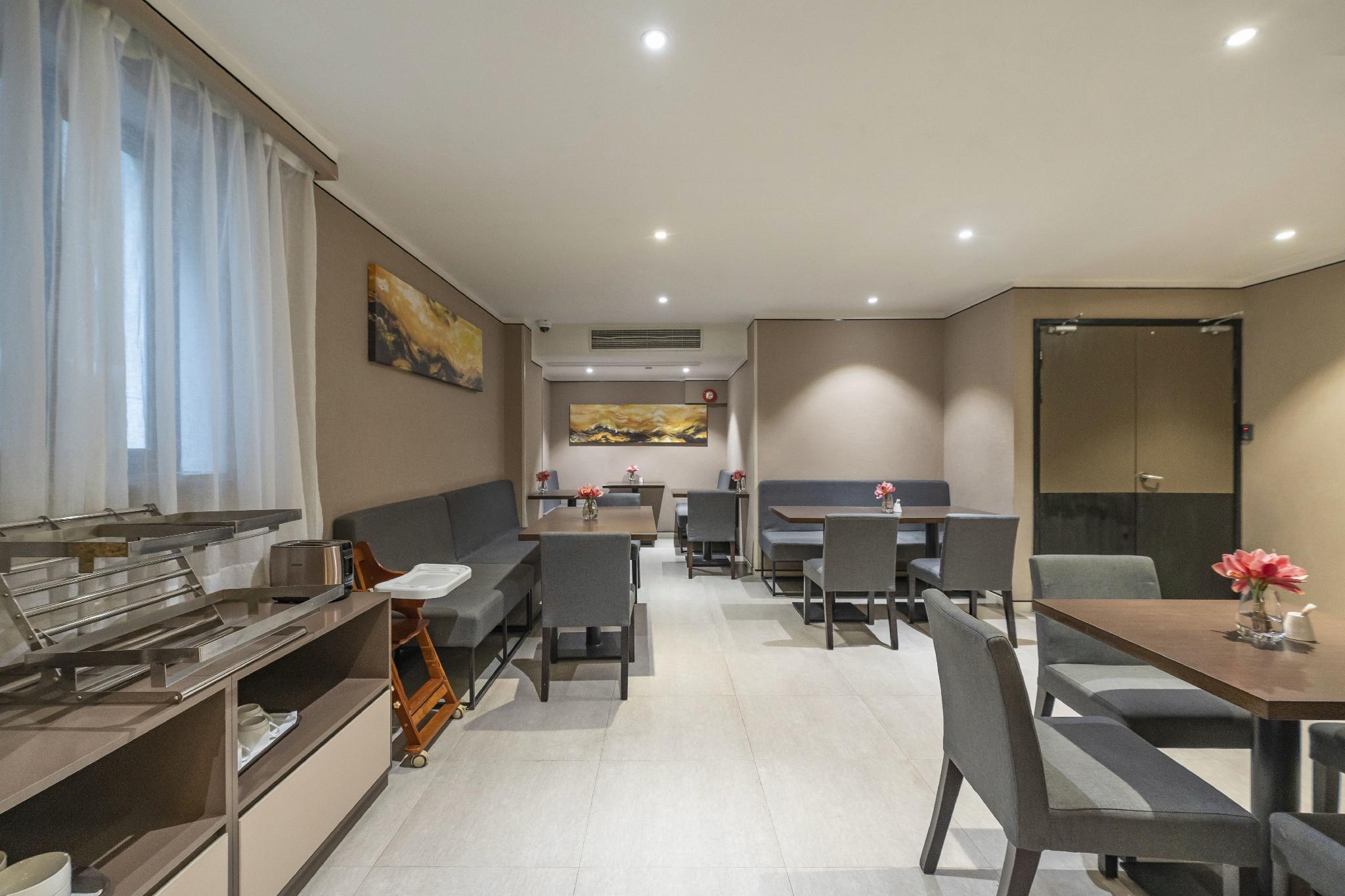 Home Inn Plus (Shanghai Hongqiao Road Metro Station) 32/42