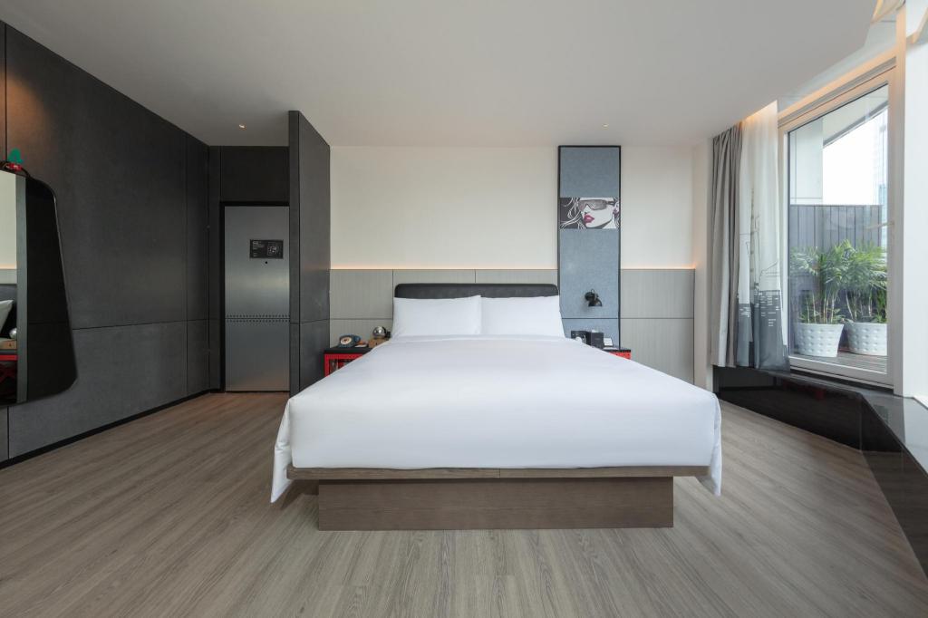 Roof Top, Guest Room, King Bed, Garden View, Terrace