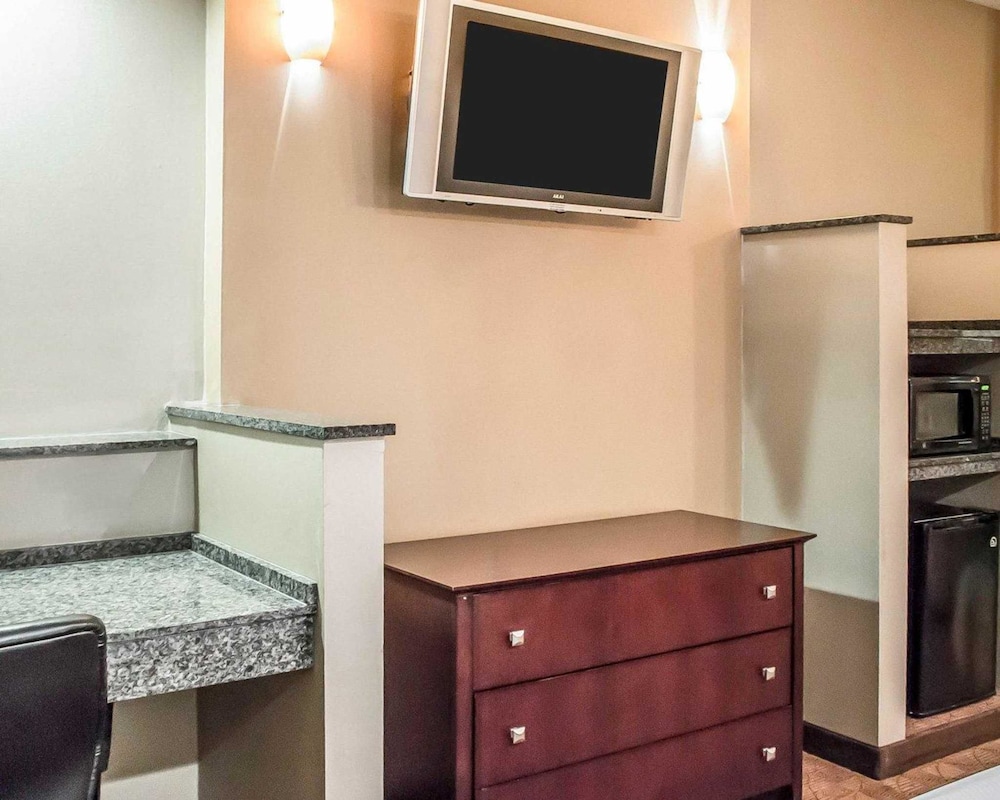 Comfort Suites Perrysburg - Toledo South 29/49