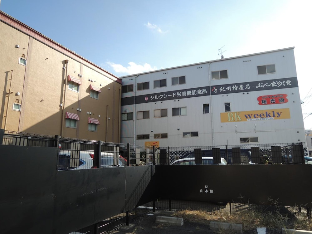 Bk Hotel & Weekly 2/34