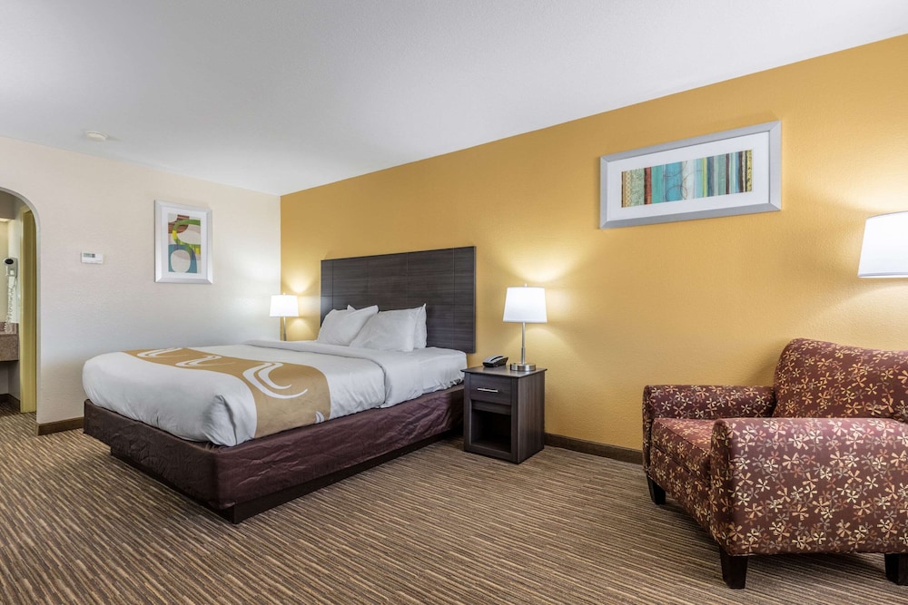 Room, King Bed, Smoking, Accessible
