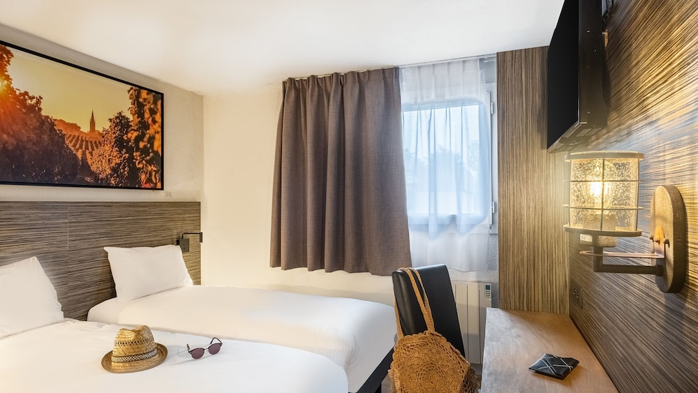 COMFORT, TWIN BEDS