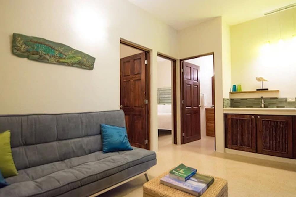 Ten North Tamarindo Beach Hotel 51/70