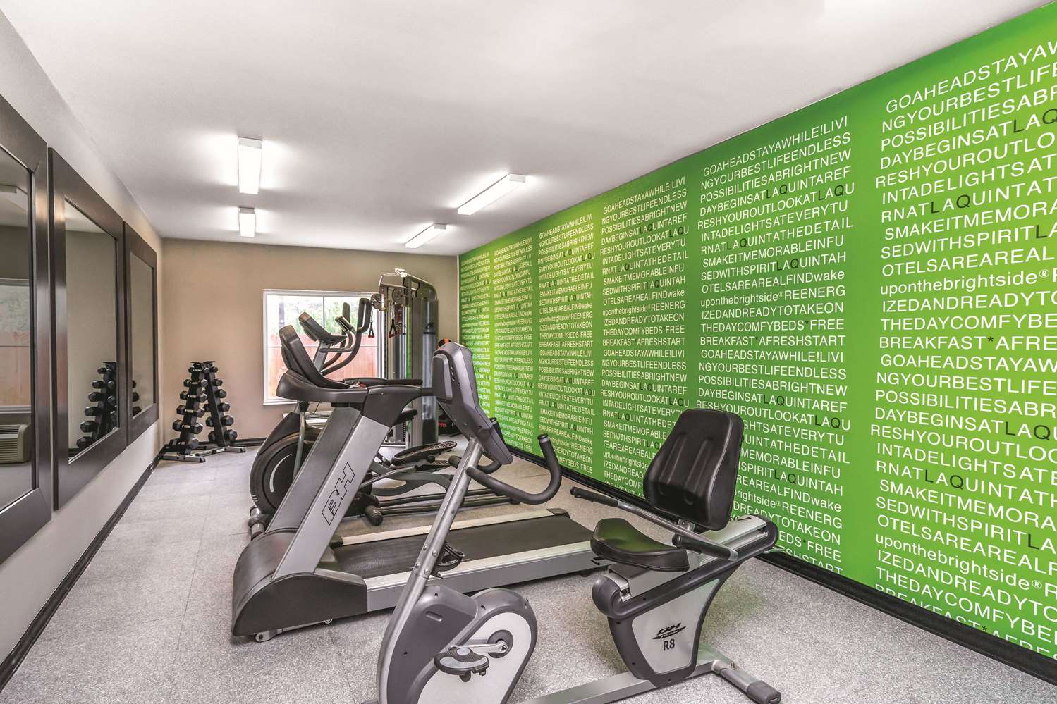 La Quinta Inn And Suites By Wyndham Rome 9/16