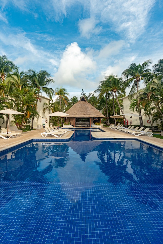 Laguna Suites Golf & Spa 25/50