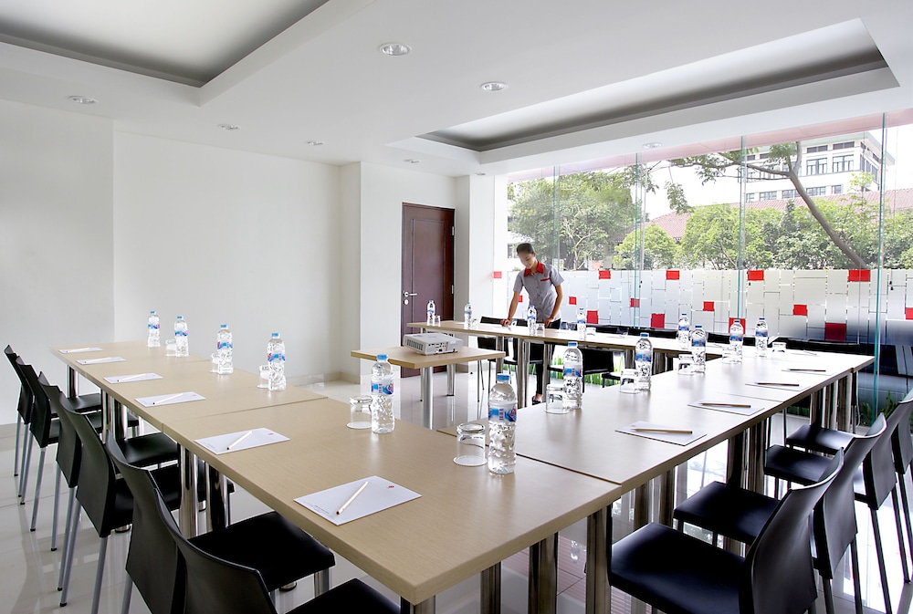 Amaris Hotel Tendean 30/33