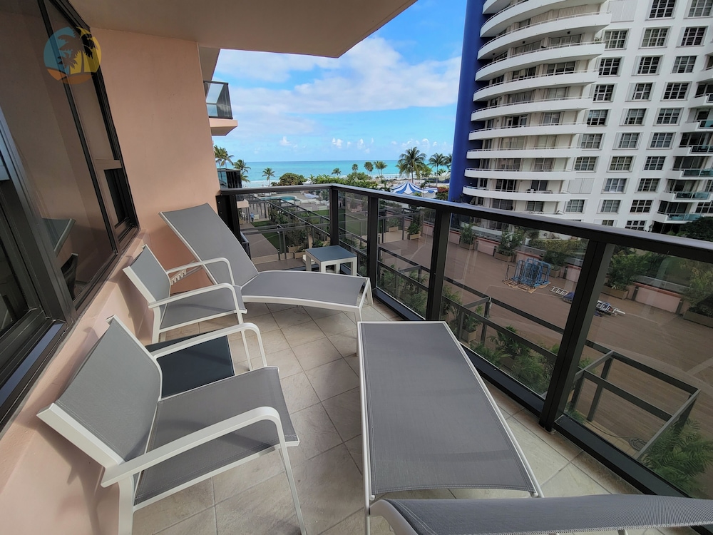 The Alexander All Suite Oceanfront Resort 16/50