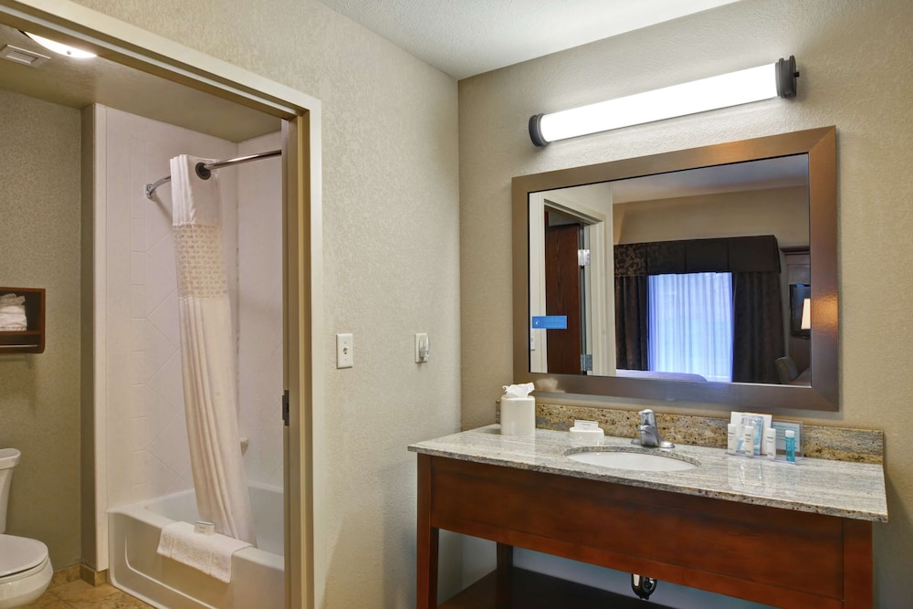 Hampton Inn and Suites New Hartford 31/64