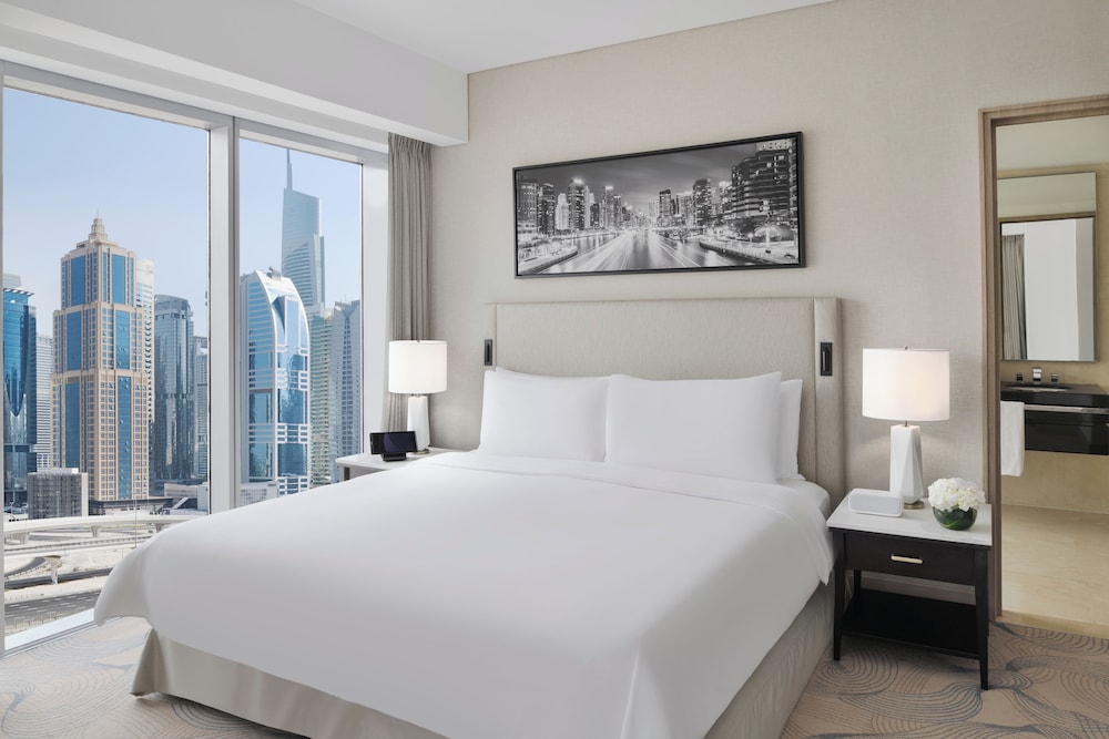 Tower, Club, Suite, King Bed, City View, Sofa
