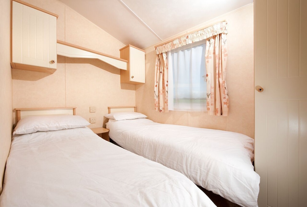 Combe Martin Beach Holiday Park 4/48