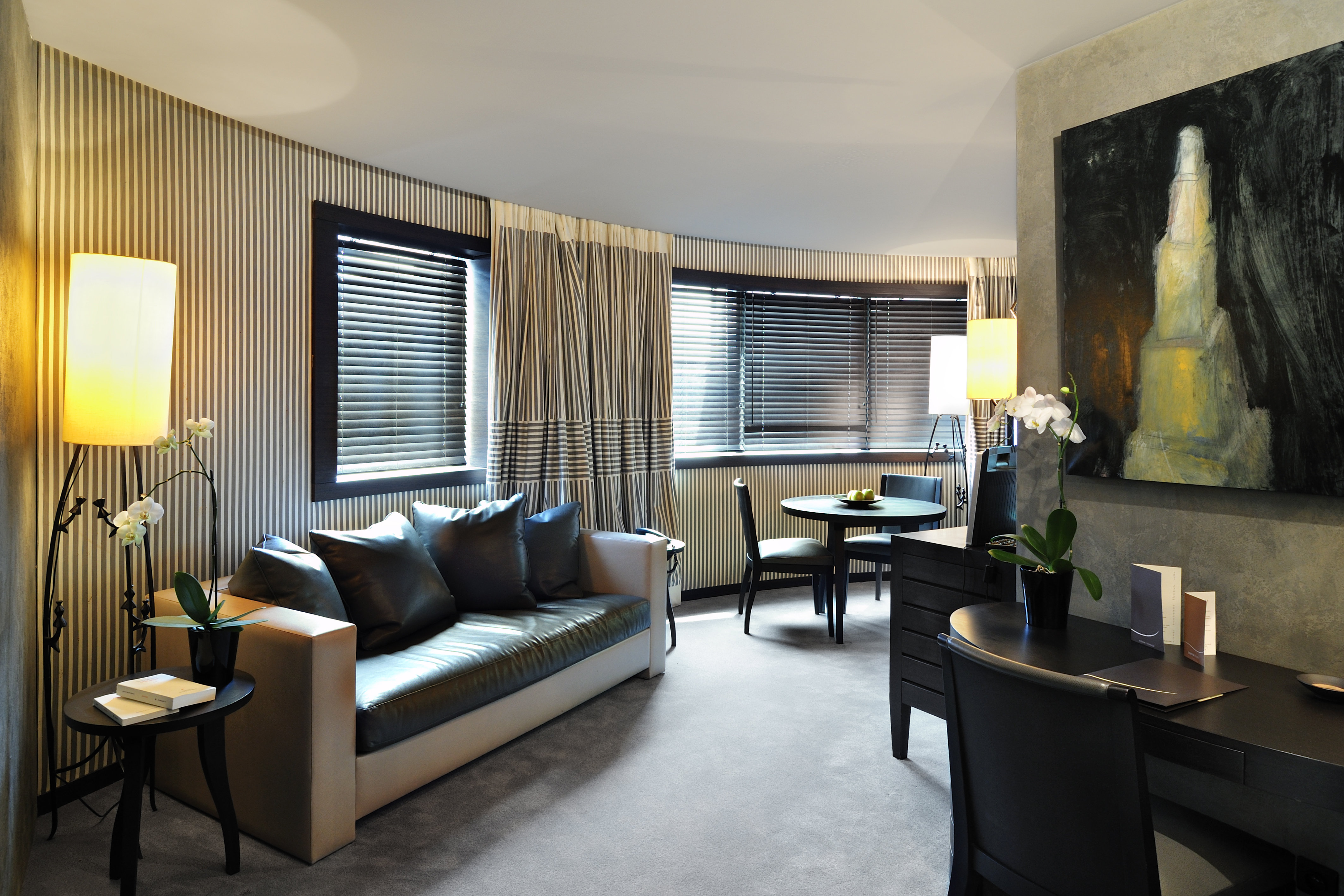 HOTEL SQUARE 28/50