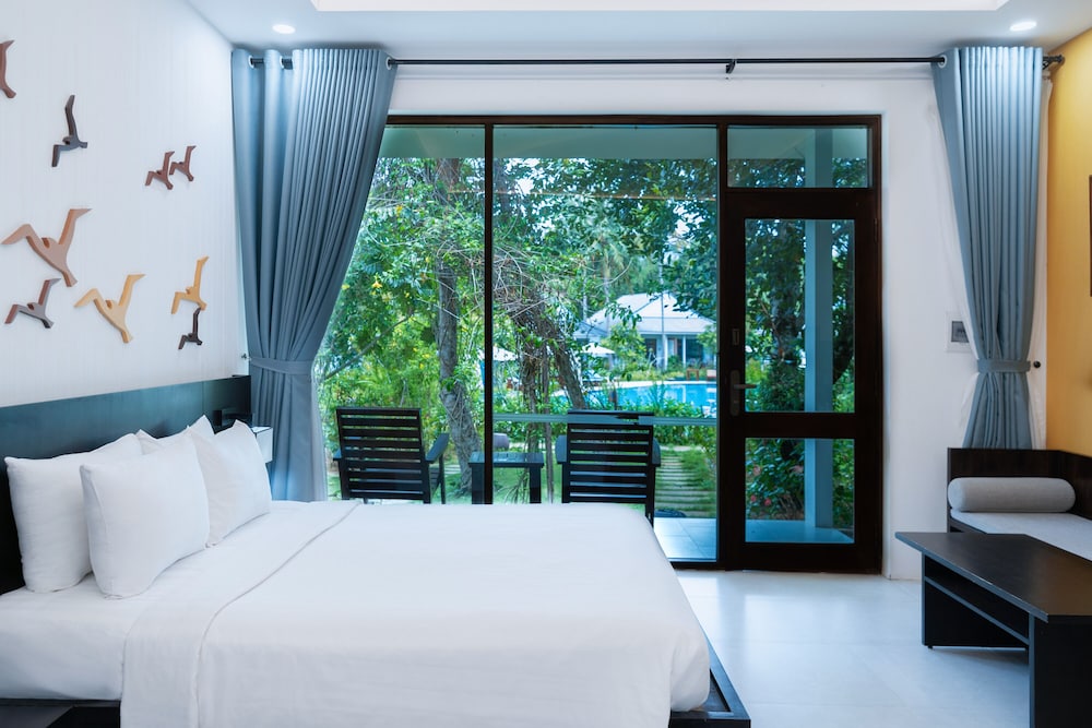 FAMILY, BUNGALOW, 2 DOUBLE BEDS, POOL VIEW