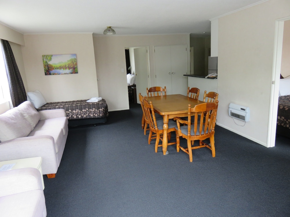 Admirals Motor Lodge 45/71
