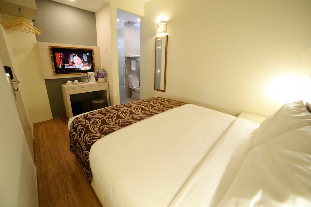 STANDARD, QUEEN BED, NO WINDOW