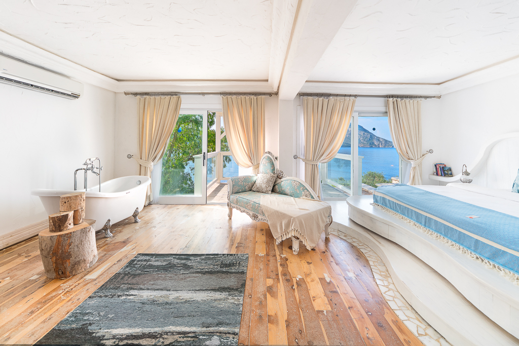 Suite, Water Front