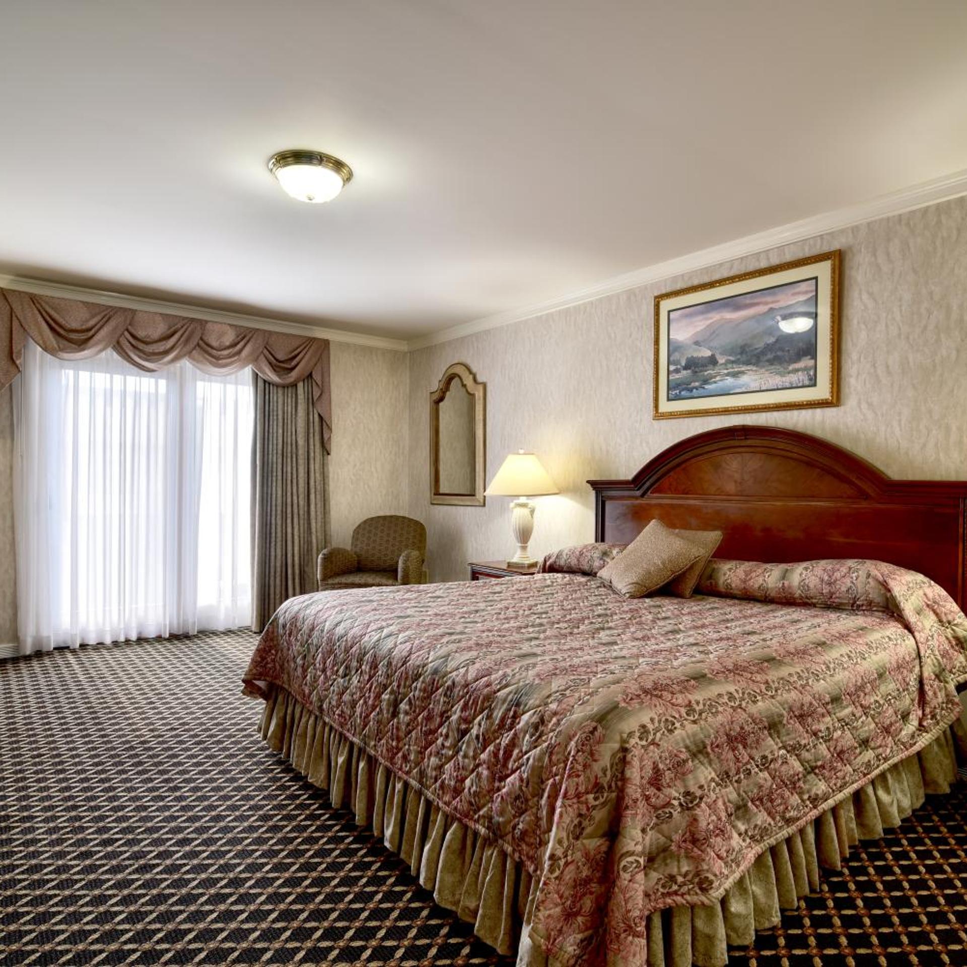 غرفة ديلوكس بسرير كينج بشرفة، Roosevelt Inn And Suites 2/6