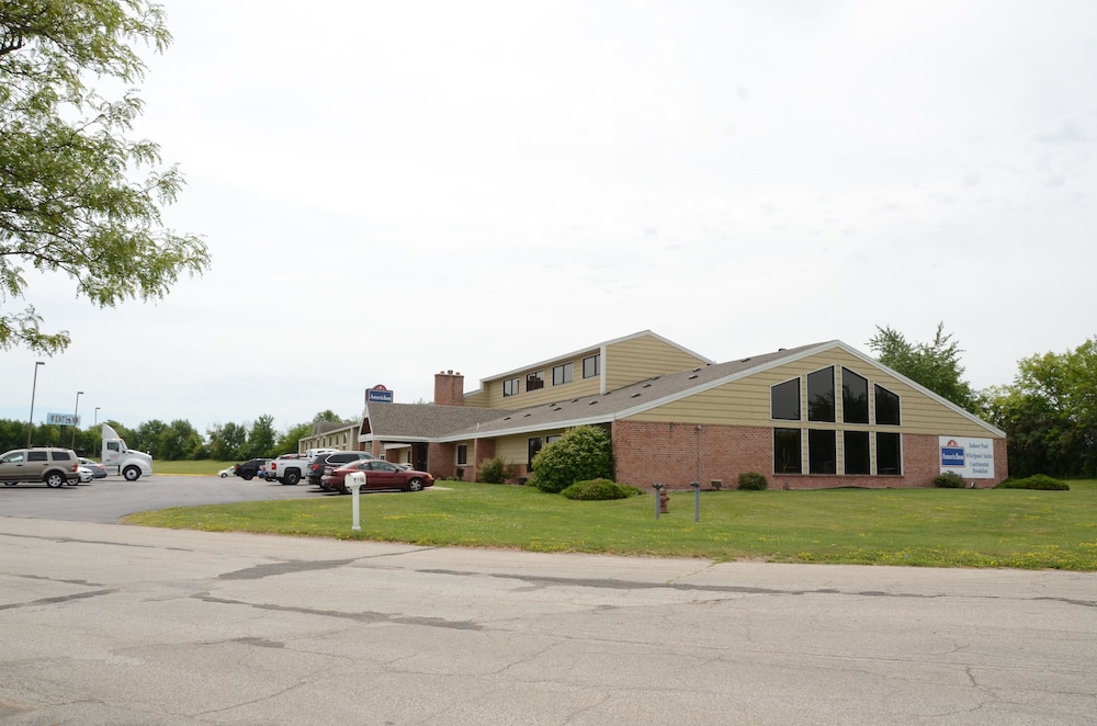 AmericInn By Wyndham West Burlington 2/45