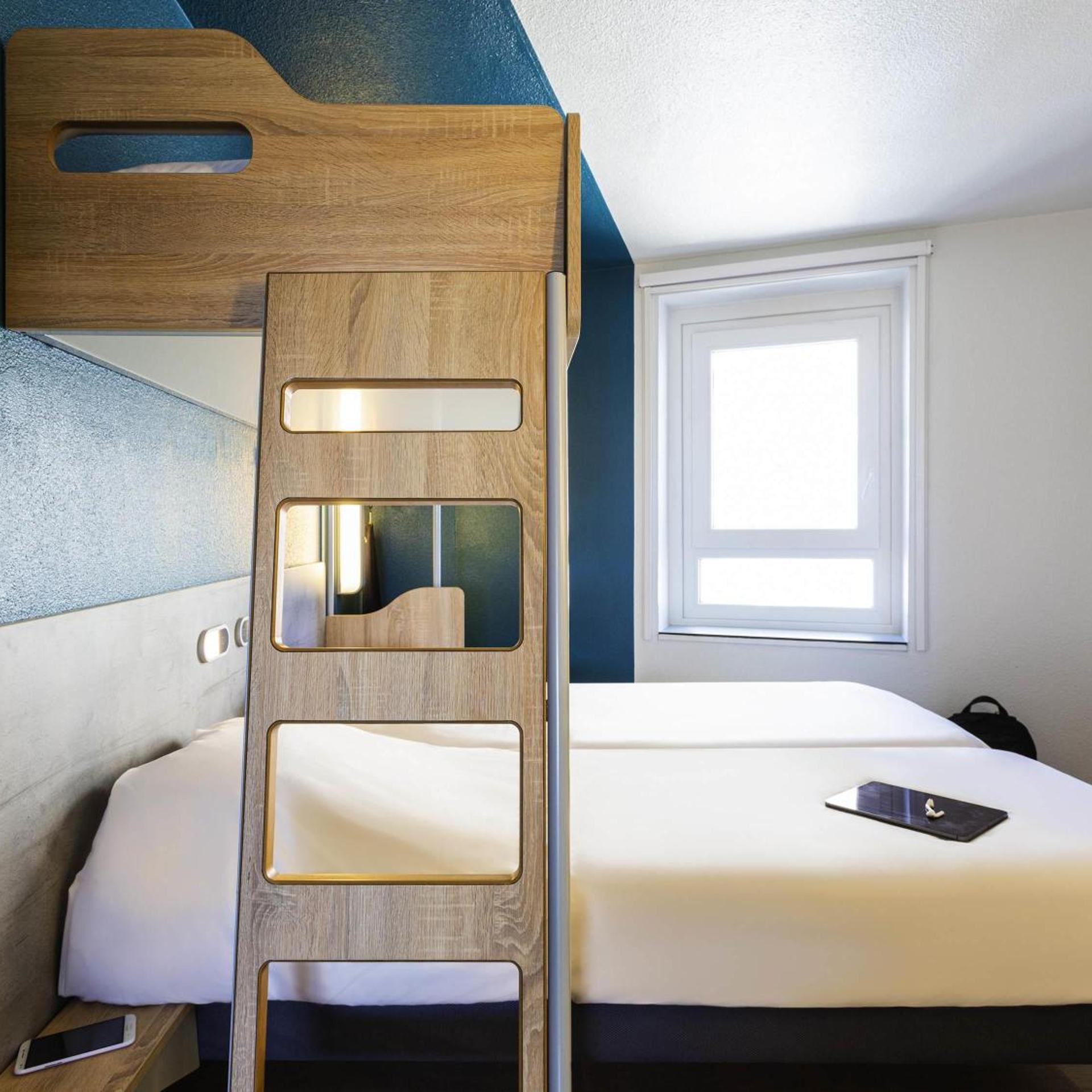 غرفة ثلاثية بسريرين منفصلين وسرير بطابقين، Ibis Budget Bordeaux Centre Gare Saint Jean 9/10