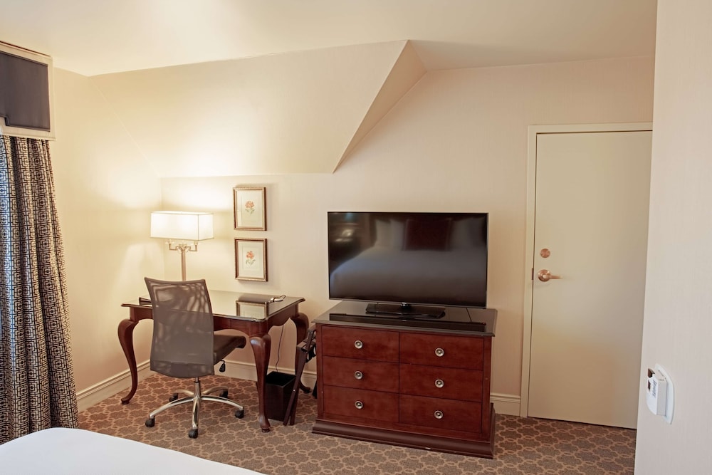 Hotel Roanoke Conference Ctr Curio Collection By Hilton 54/58
