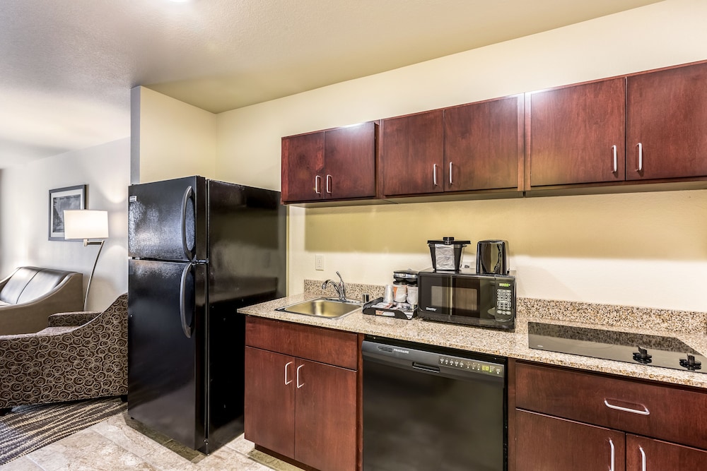 Cobblestone Hotel & Suites - Hartford 43/57