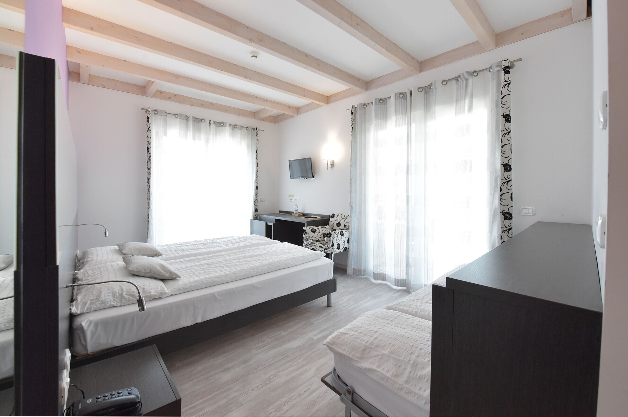 ROOM, TRIPLE, BALCONY