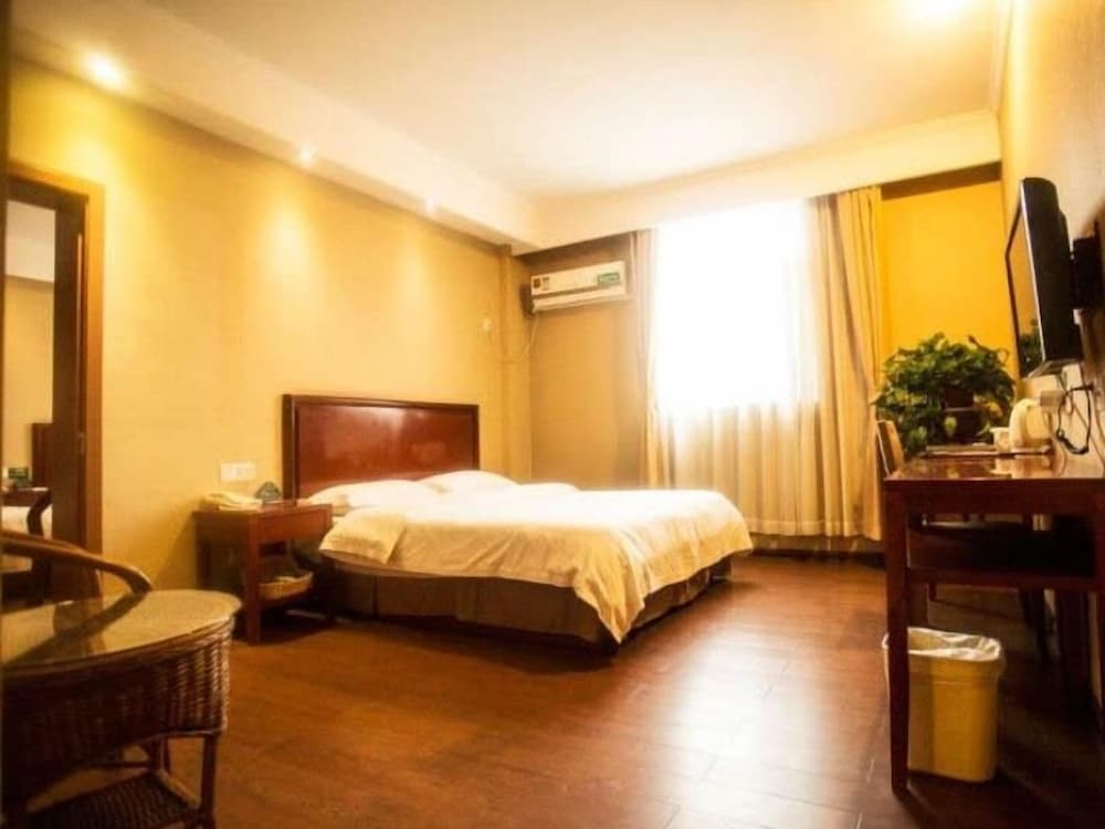 GreenTree Inn (Nanjing Yuhuatai Scenic Area, Zhonghuamen Metro Station) 16/28