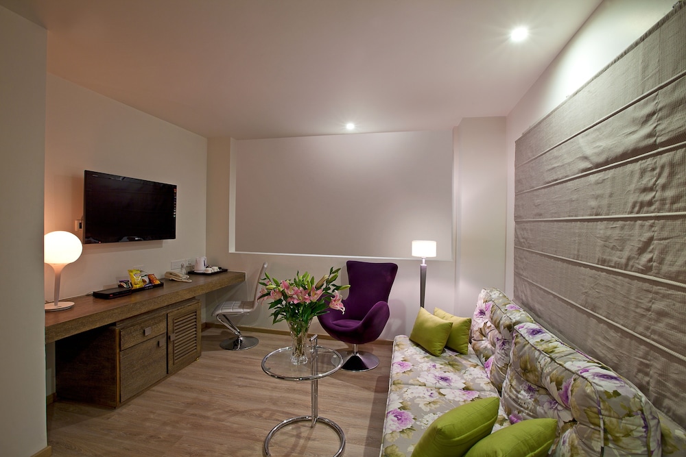 The Altius A Boutique Hotel 50/54