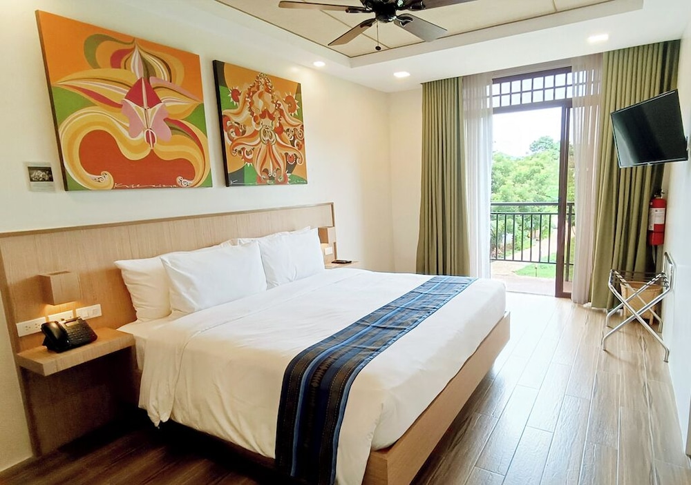 Deluxe King Resort View