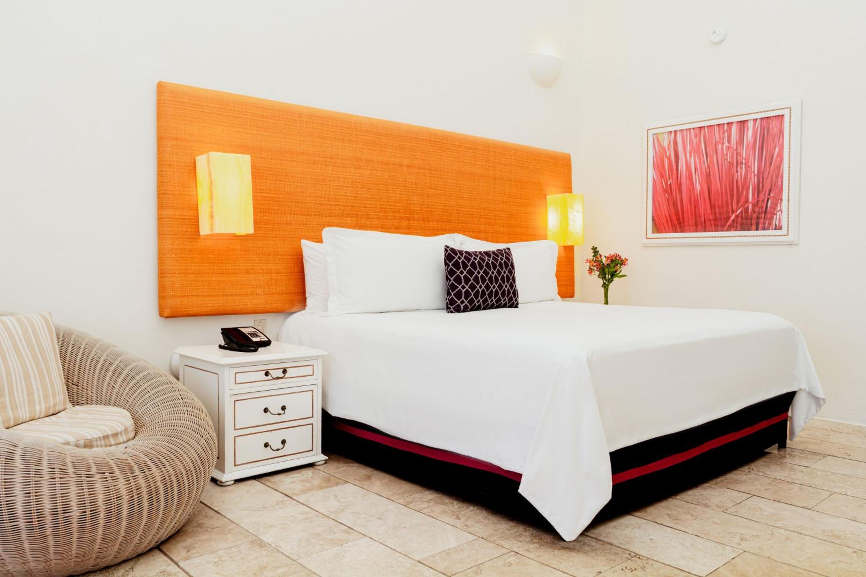 Deluxe, King Bed, with Pool
