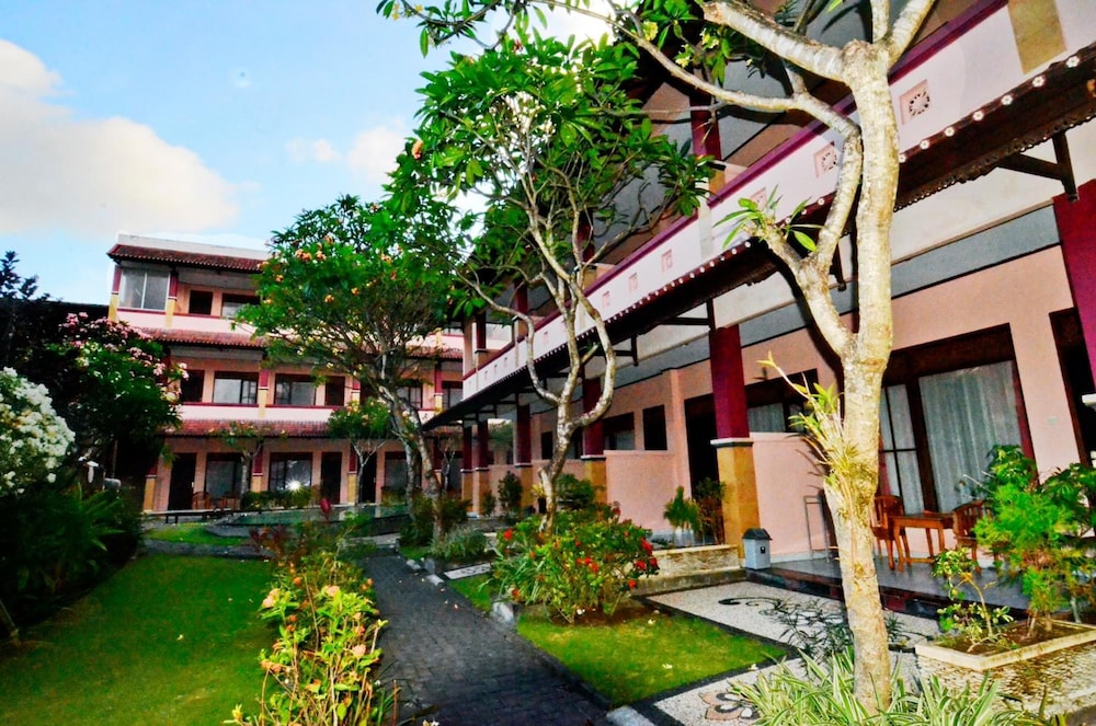 Pesona Beach Inn 41/45