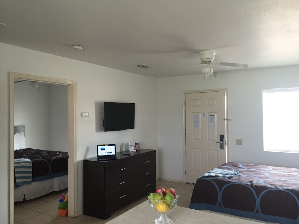 Port Isla Inn 12/53