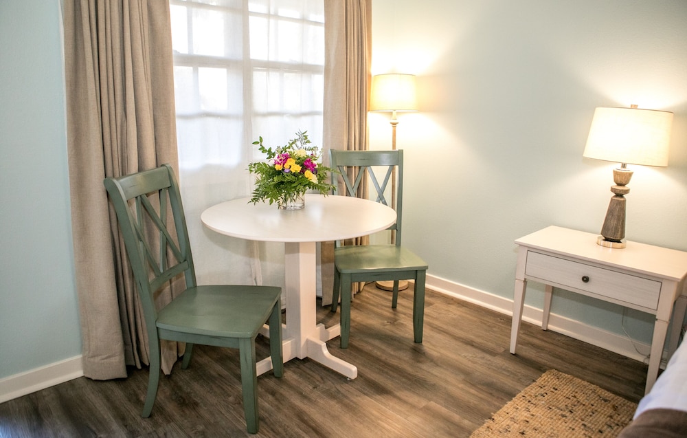 Sea Otter Inn 40/63