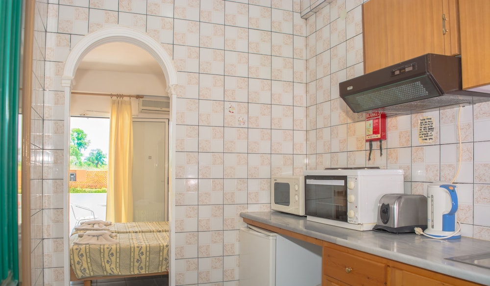 CHANDRIS APARTMENTS 32/71