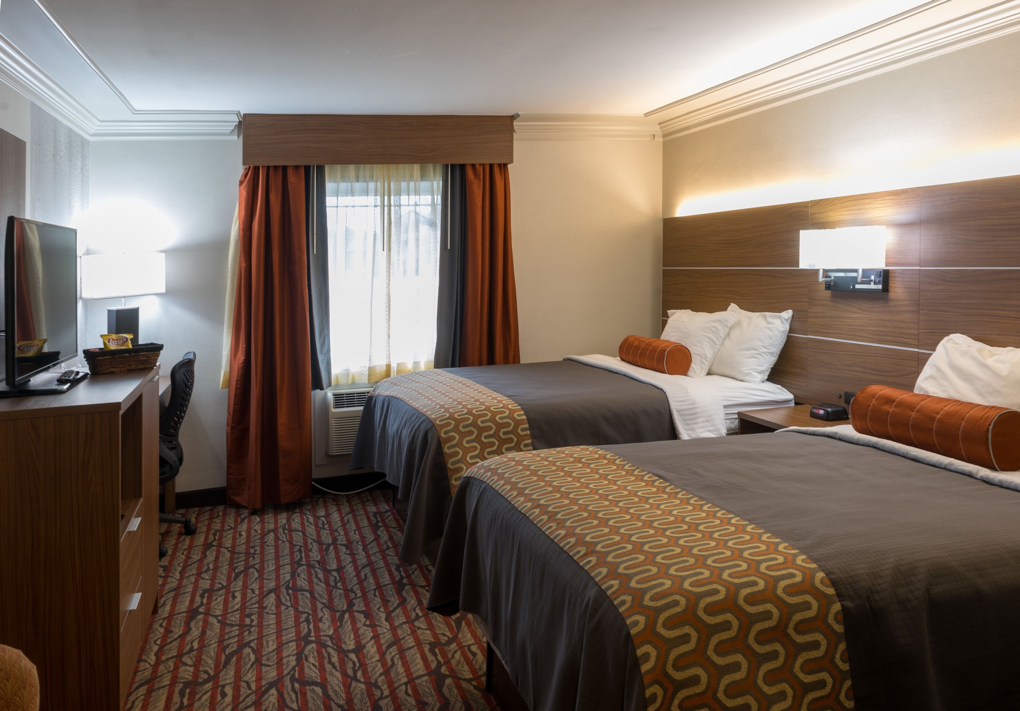 STANDARD, 2 QUEEN BEDS