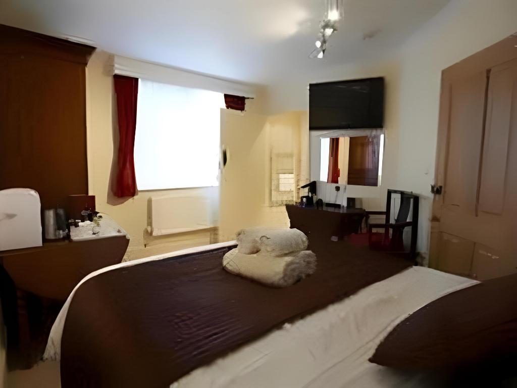 Manston Guest House 6/8