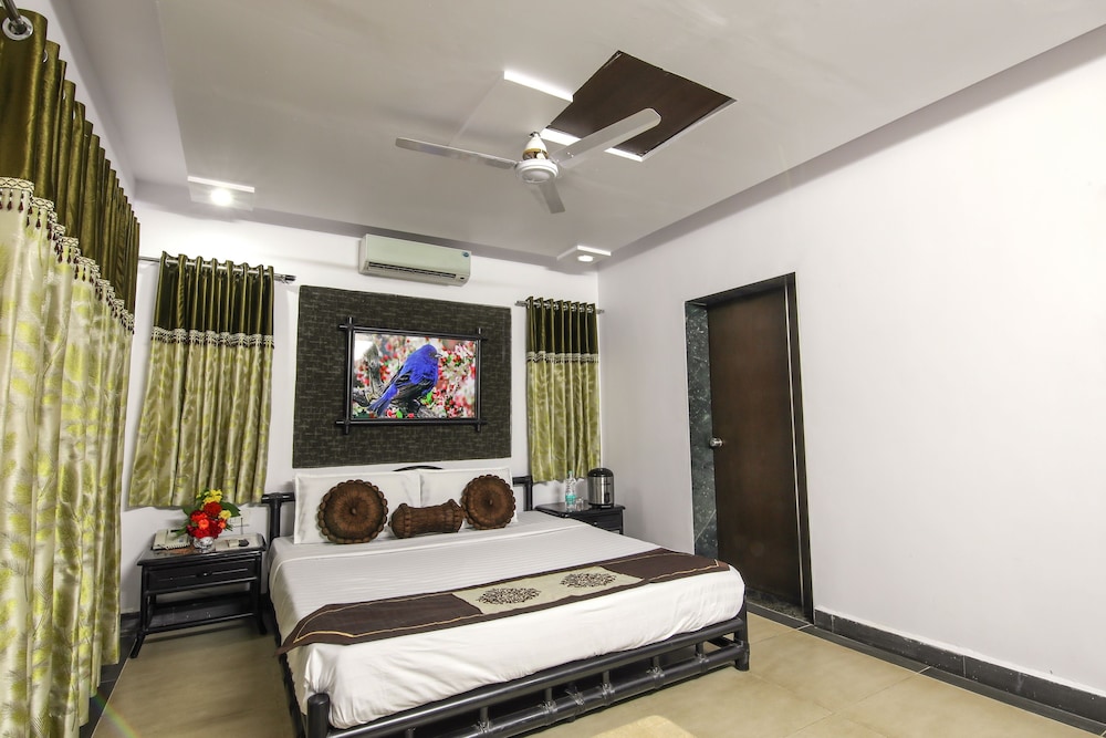 SAAVAJ RESORT 12/36