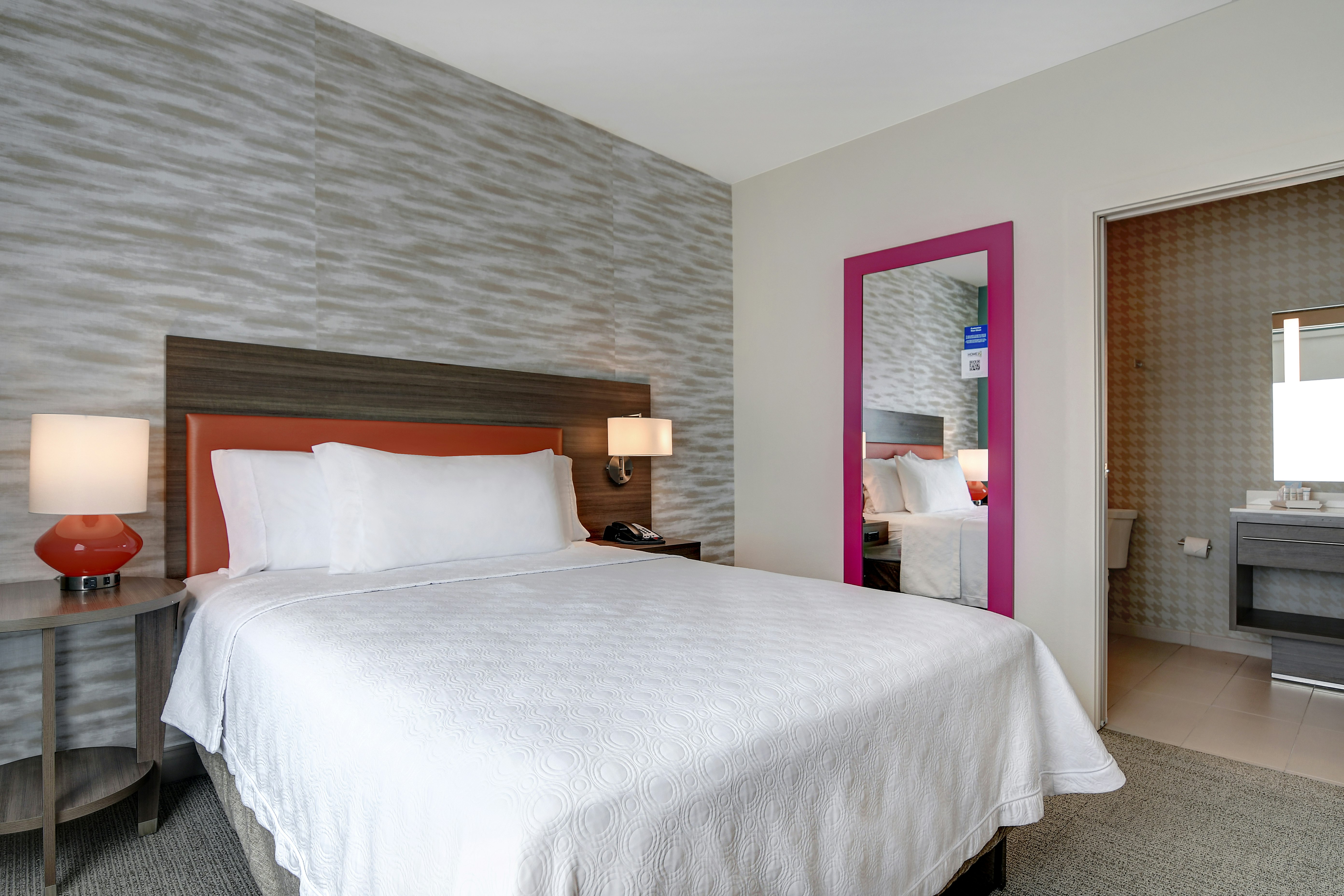 1 BEDROOM, SUITE, QUEEN BED