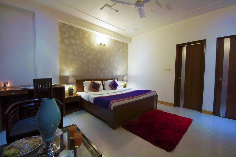 AIRPORT HOTEL DELHI 37 58/64