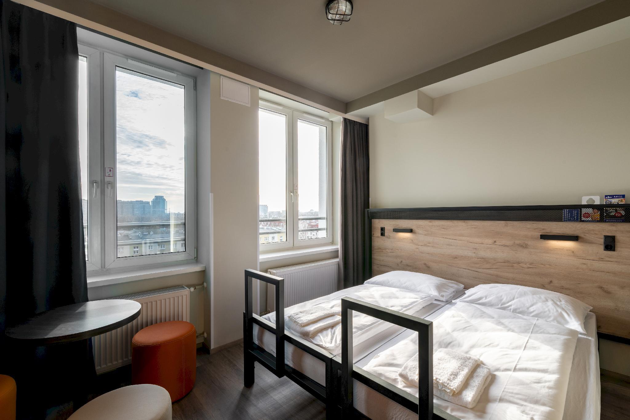 FAMILY, TWIN BEDS, BUNK BED