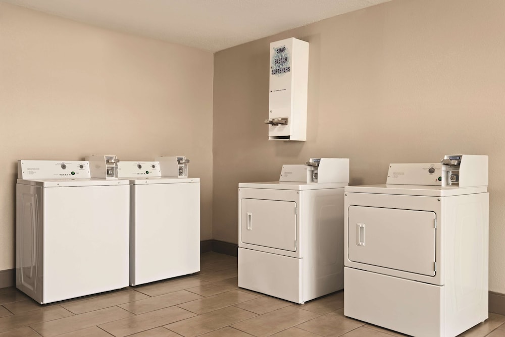 Country Inn & Suites by Radisson, Erlanger - Cincinnati South 8/26