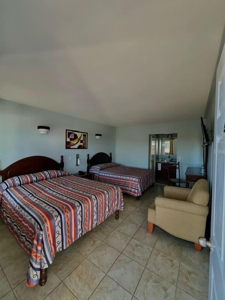 Hotel Pueblito Inn 10/45