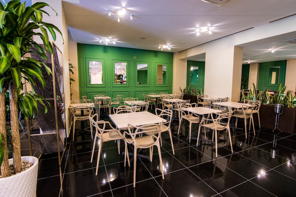 Innfiniti Hotel Suites 32/42