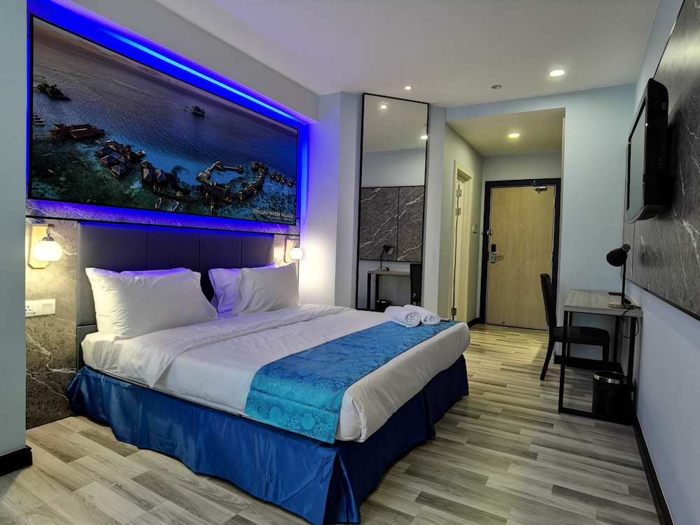 Hotel 17 30/65